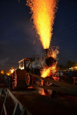 The Avery Steam Traction Engine sparkshow, 2015